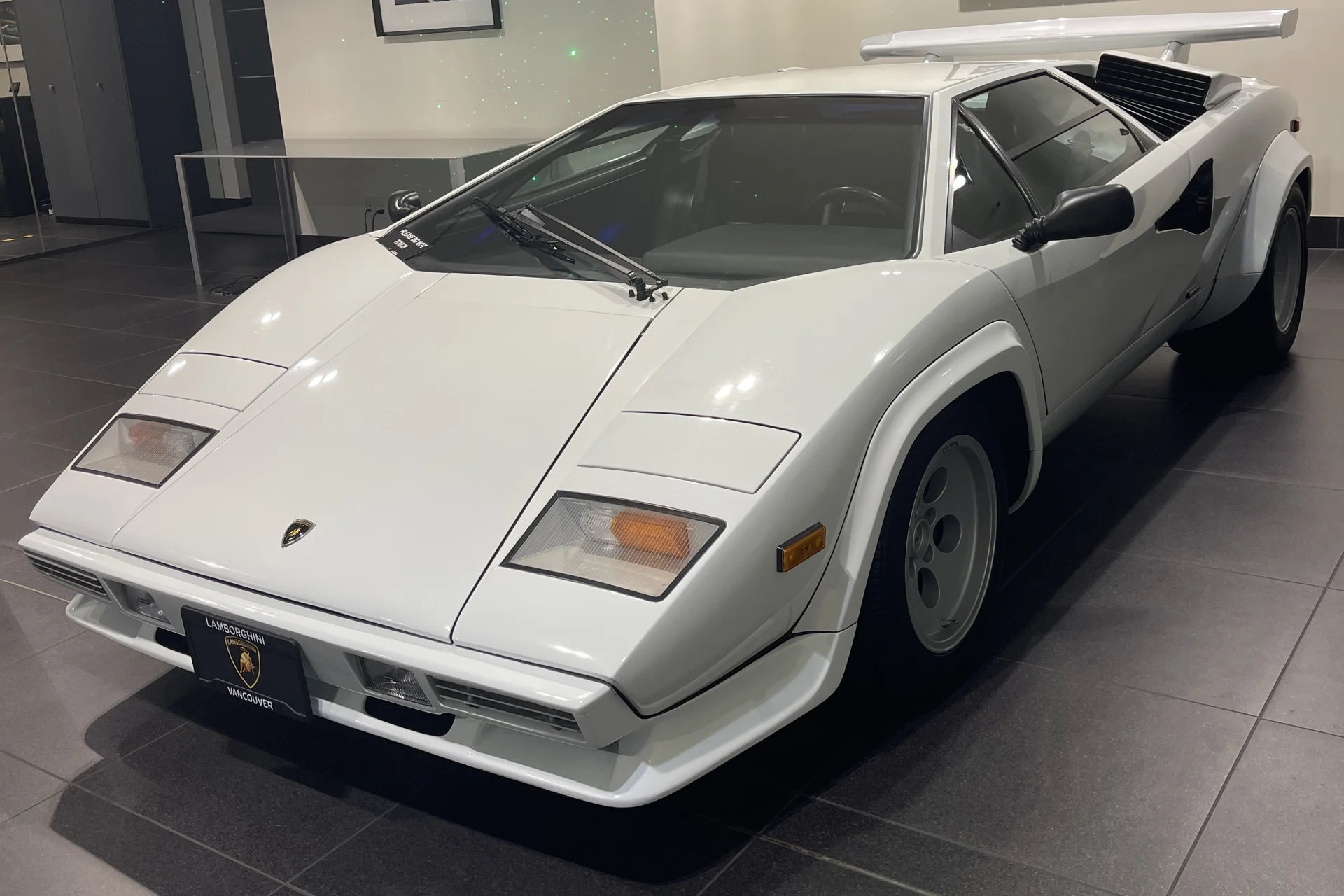 1900 Lamborghini Countach for Sale | duPont REGISTRY