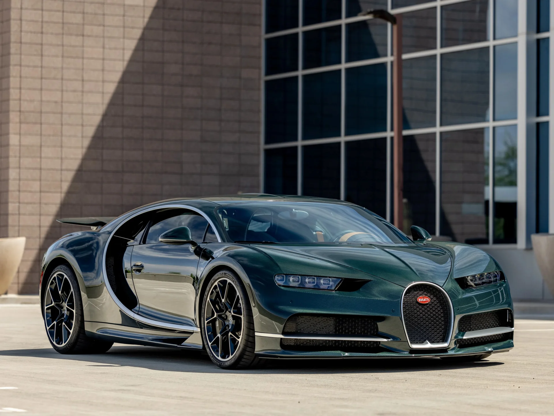 BUGATTI ブガッティシロンスーパースポーツ　正規ライセンス商品　カラー緑 2018 Bugatti Chiron for Sale | duPont REGISTRY