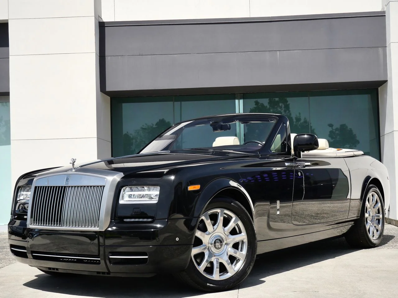 2014 Rolls-Royce Phantom Drophead Coupe for Sale | duPont REGISTRY