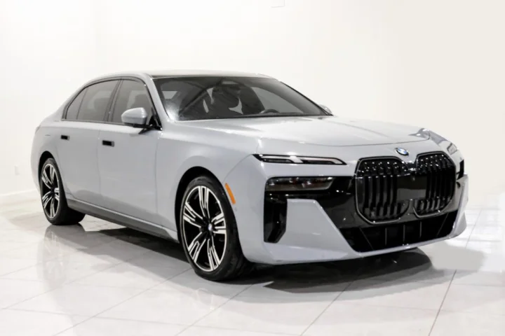 2024 BMW 760i for Sale | duPont REGISTRY